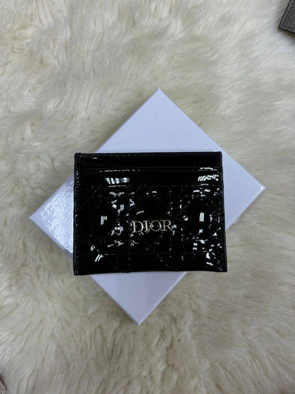 Card Holder
30 dhs🪙💕

with box
🎁🎁🎁

Zain136
♥️♥️♥️