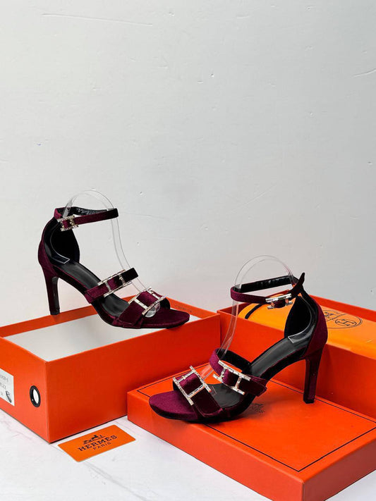 Hermes
New arrived 
size 36 to 41
110 dhs❤️

Zain21
♥️♥️♥️