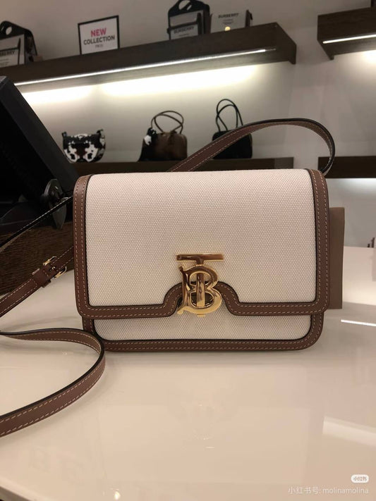 Burberry
Master ❣️❣️
230 dhs✅

Zain10
♥️♥️♥️