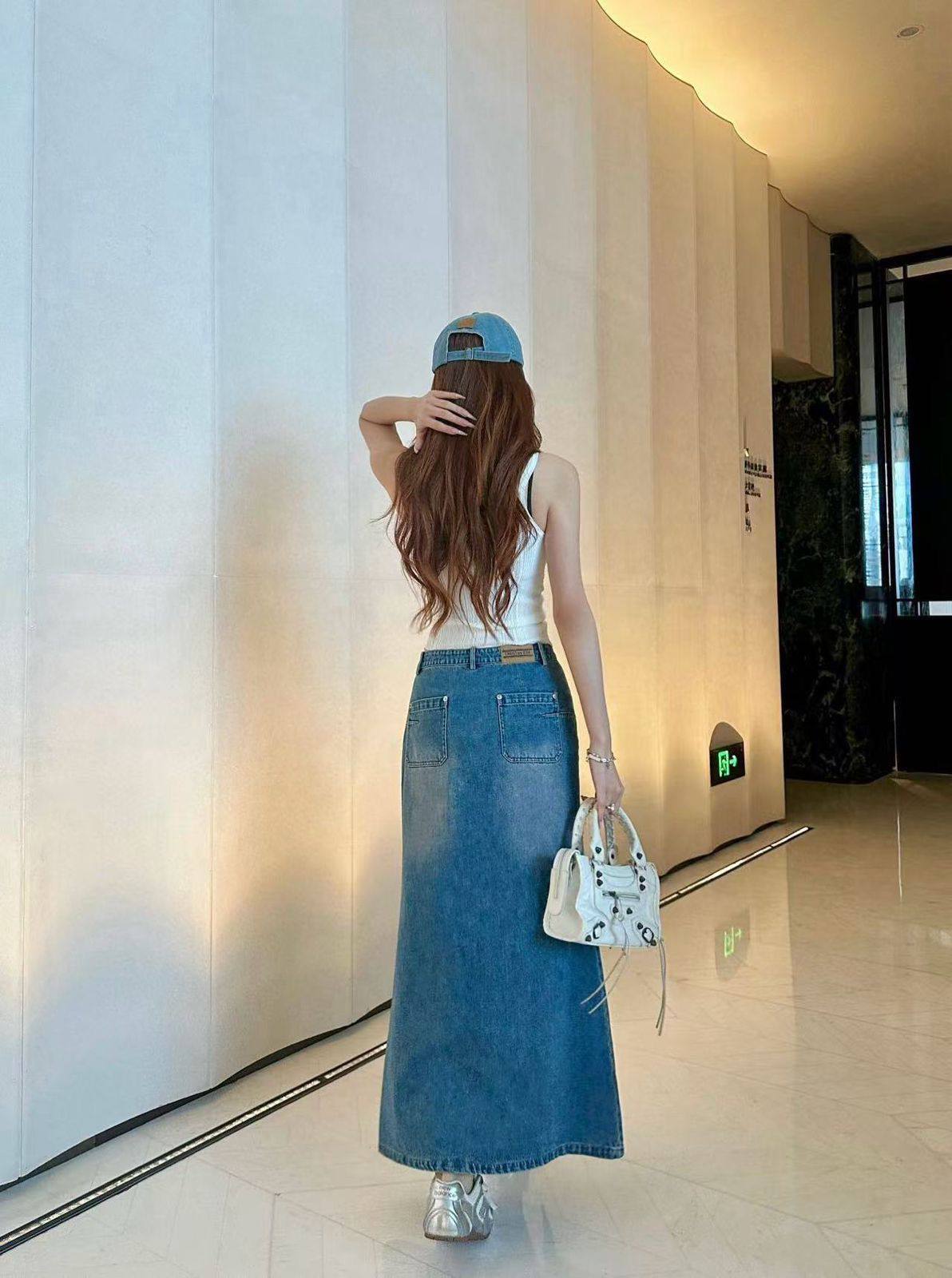 *New collections 💕💕    
180 dhs❣️
*good  quality  
*Sizes:S M L 
*AVAILABL

Zain231
♥️♥️♥️