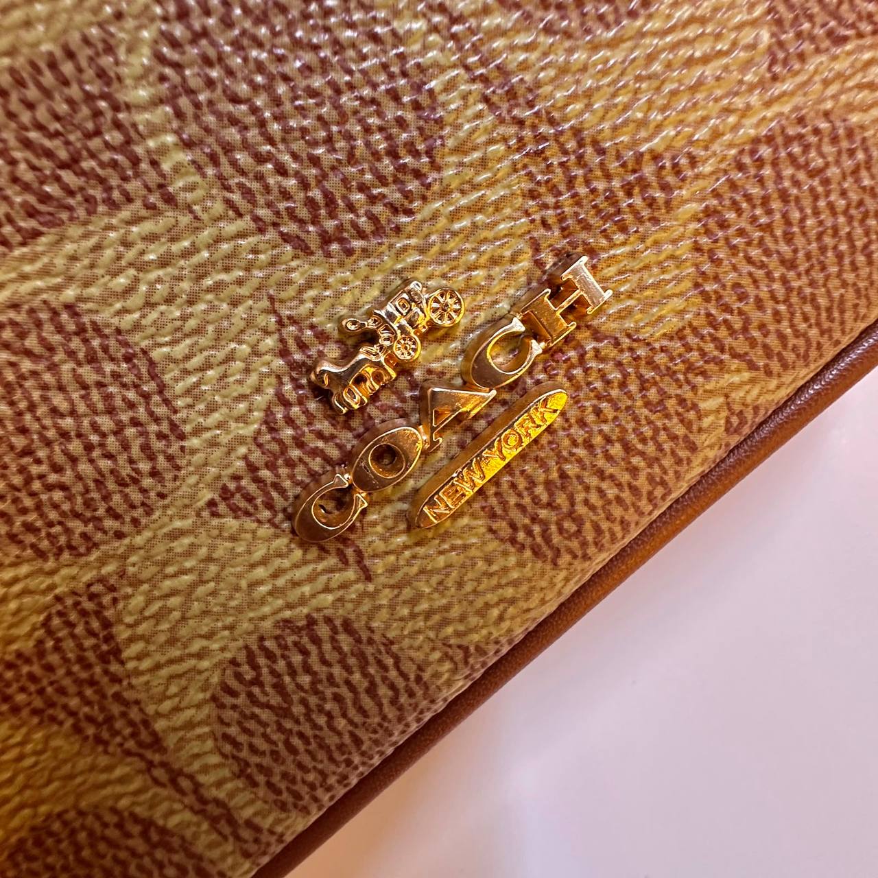 COACH NEW CAME HIGH QUALITY WITH BOX  
110 dhs🇦🇪🇦🇪

Zain295
♥️♥️♥️