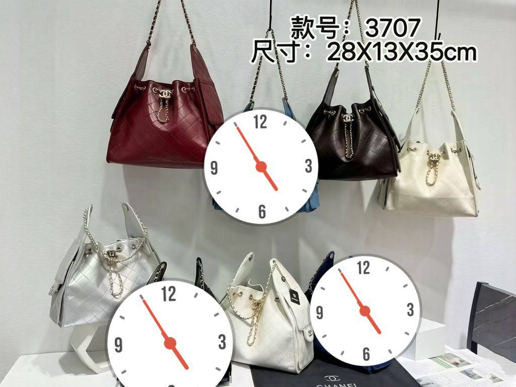 CHANEL 
GOOD QUALITY 
120 dhs✅
28cm

Zain39
♥️♥️♥️