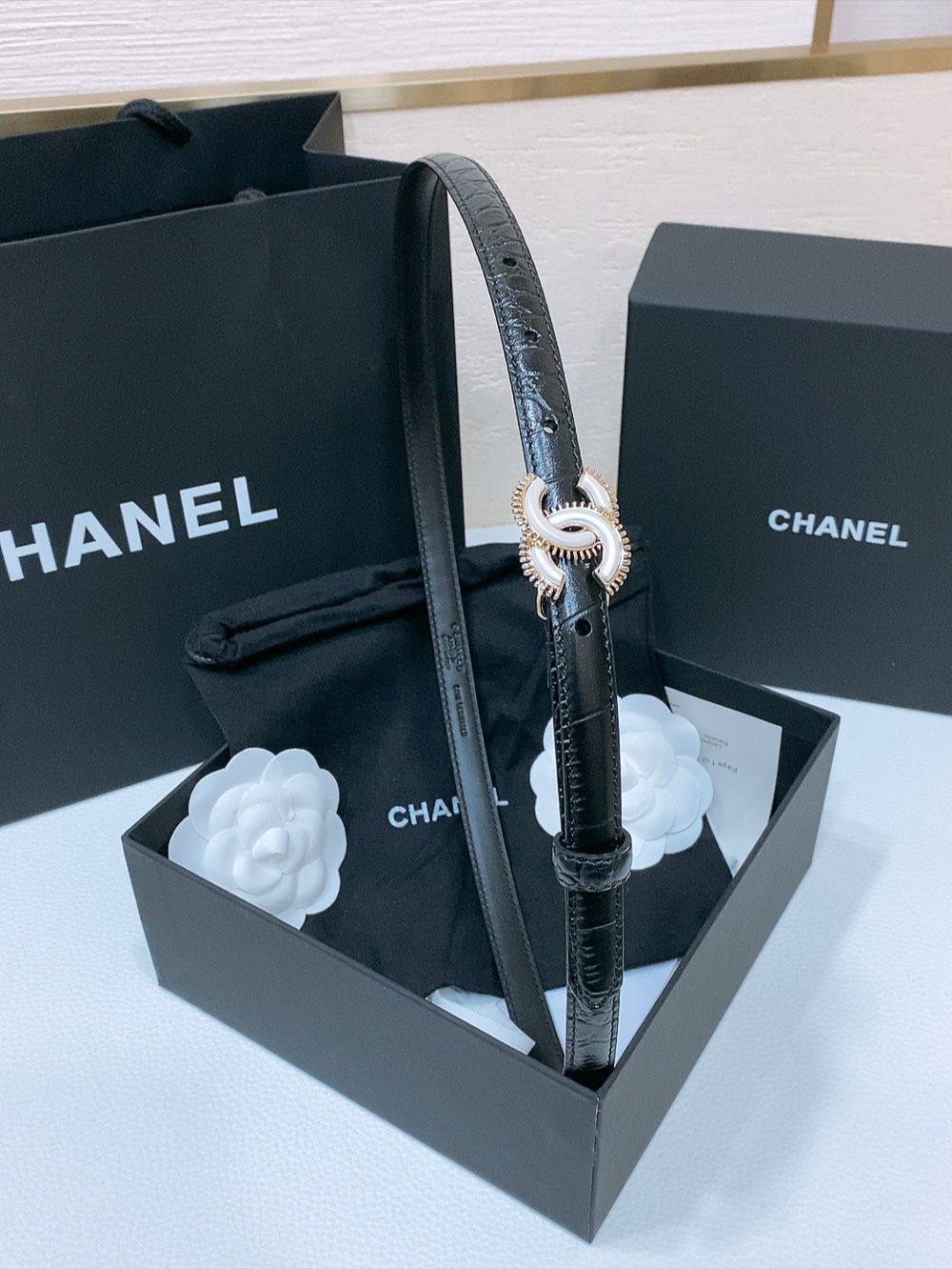 Chanel

Available again

280 dhs🇦🇪🇦🇪

Zain164
♥️♥️♥️