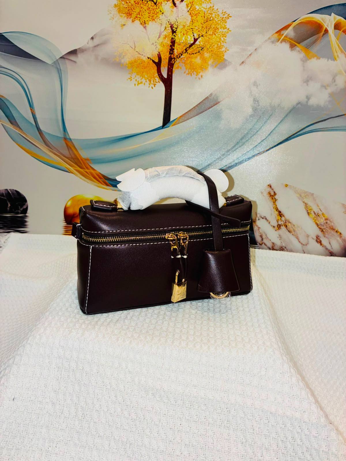 LORO PIANA

Best quality 
with box
100 dhs🇦🇪🇦🇪

size 19CM

Zain290
♥️♥️♥️