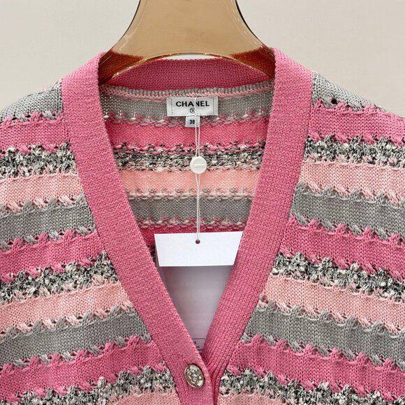 CHANEL
Women’s Cardigan
Master Quality 
SML
320 dhs✅

Zain276
♥️♥️♥️
