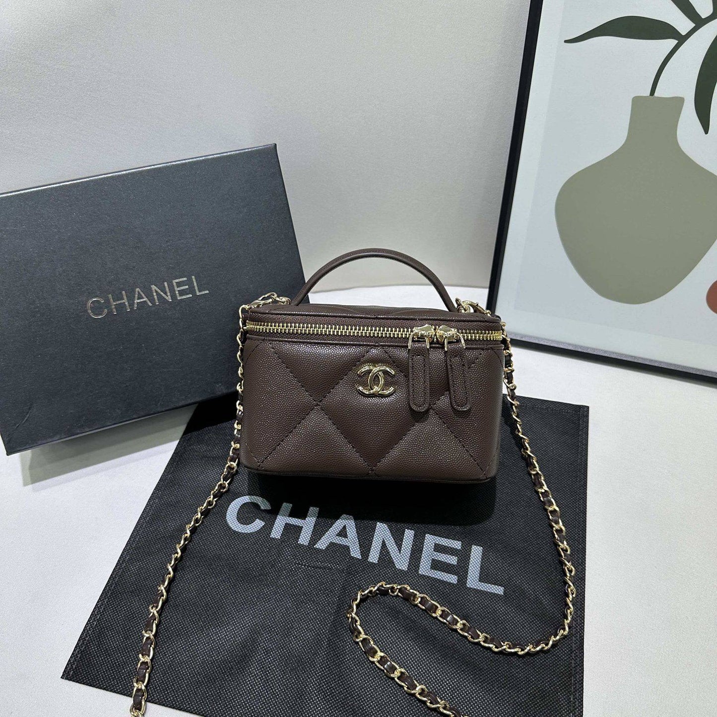 Chanel
withbox 
🎁🎁🎁

95 dhs❣️

Zain143
♥️♥️♥️