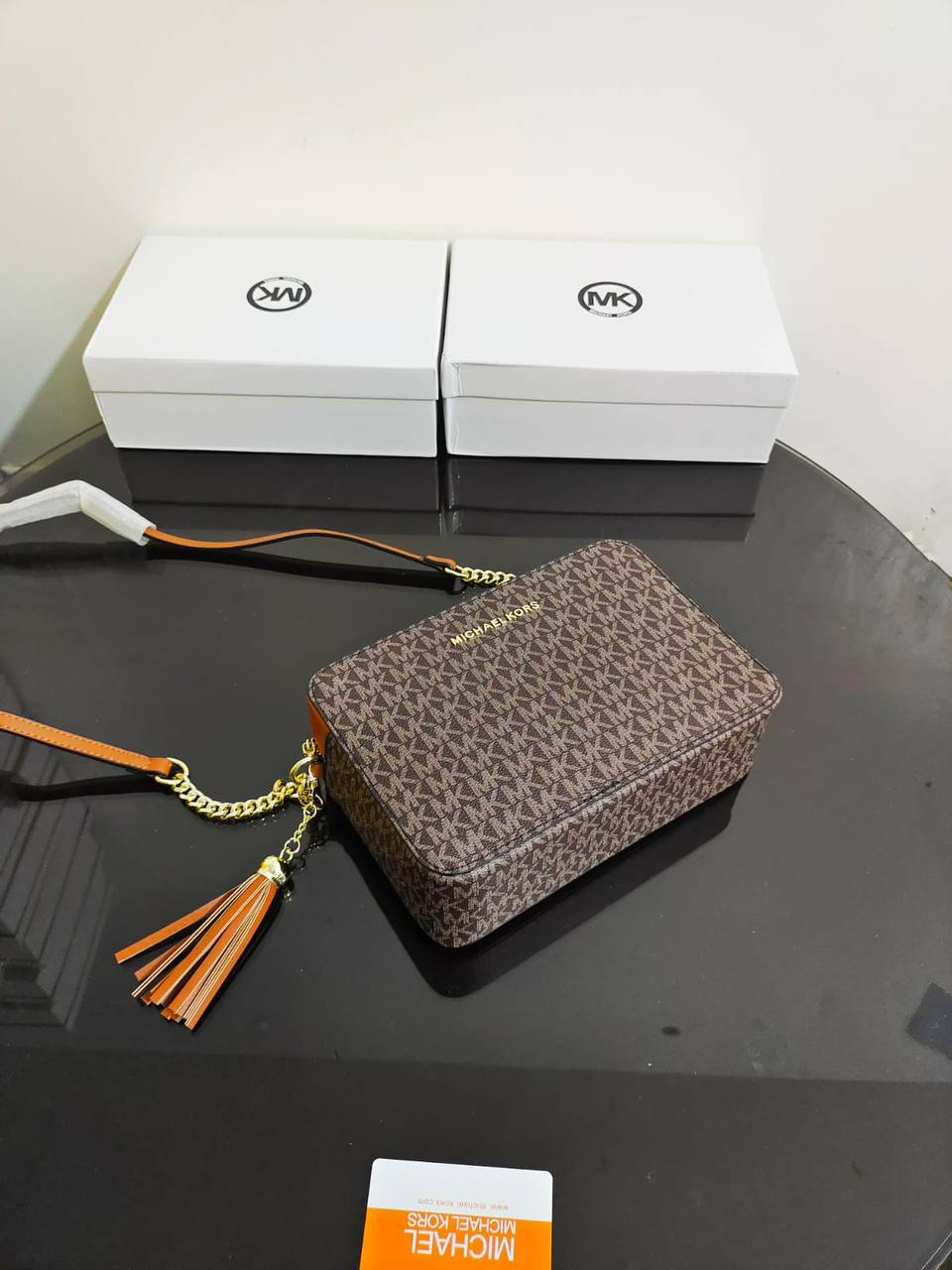 MK
85 dhs🪙🌨️

with box
🎁🎁🎁

size 24cm

Zain26
♥️♥️♥️