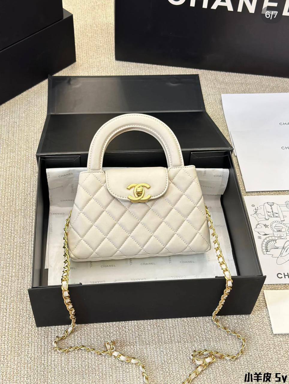 Chanel
20cm 

with box 
🎁🎁🎁

85 dhs🪙💕

Zain219
♥️♥️♥️