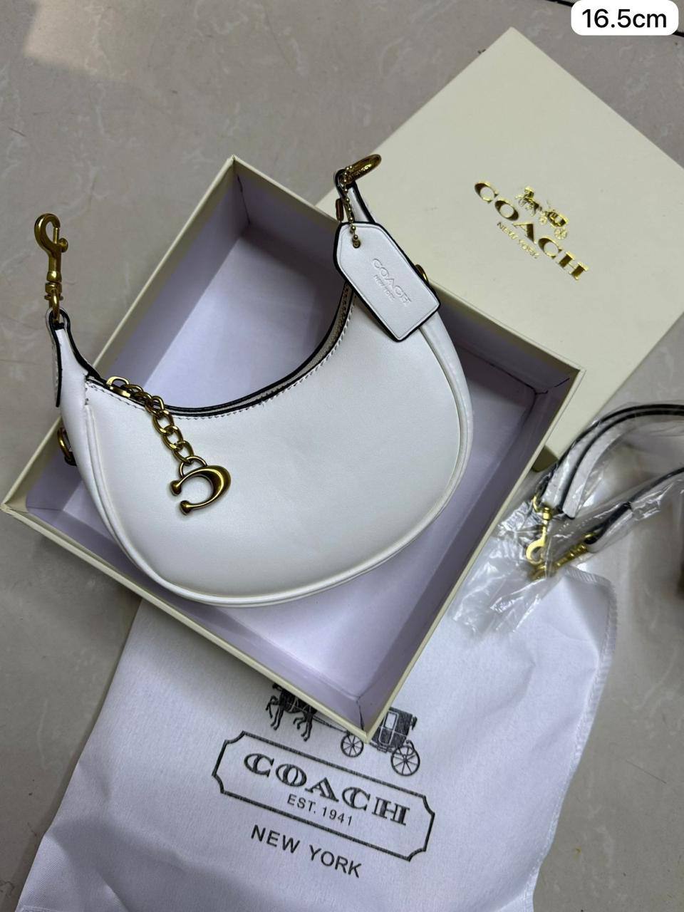 🍒 Fendi / Coach mini
1️⃣ First quality +🎁
Size : 16.5 * 9 cm
75 dhs✅

Zain115
♥️♥️♥️