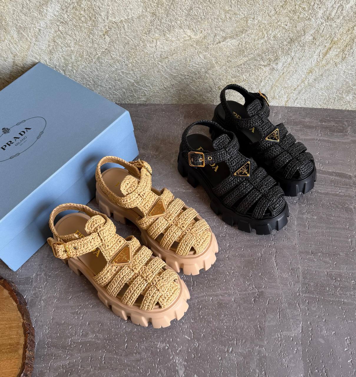 PRADA 
SuperMaster Quality 💯
550 dhs🇦🇪🇦🇪
Size: 36-41💥

Zain171
♥️♥️♥️