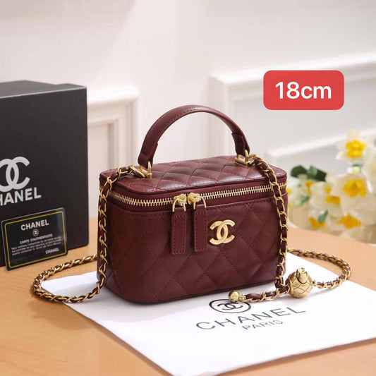 Chanel

With box 
🎁🎁🎁

85 dhs🪙🪙

Zain168
♥️♥️♥️