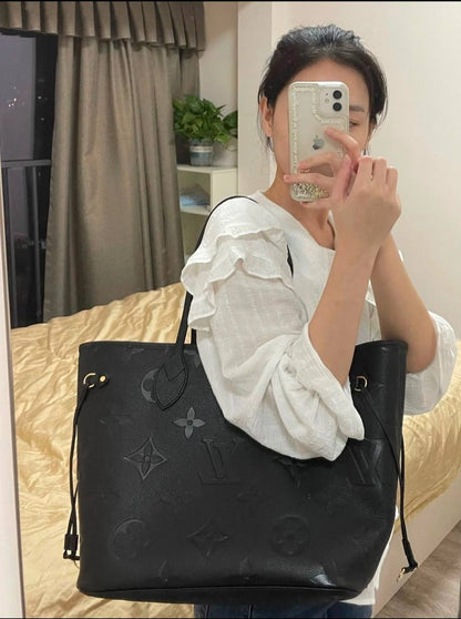 LV
105 dhs✅
High-quality with box

Zain35
♥️♥️♥️