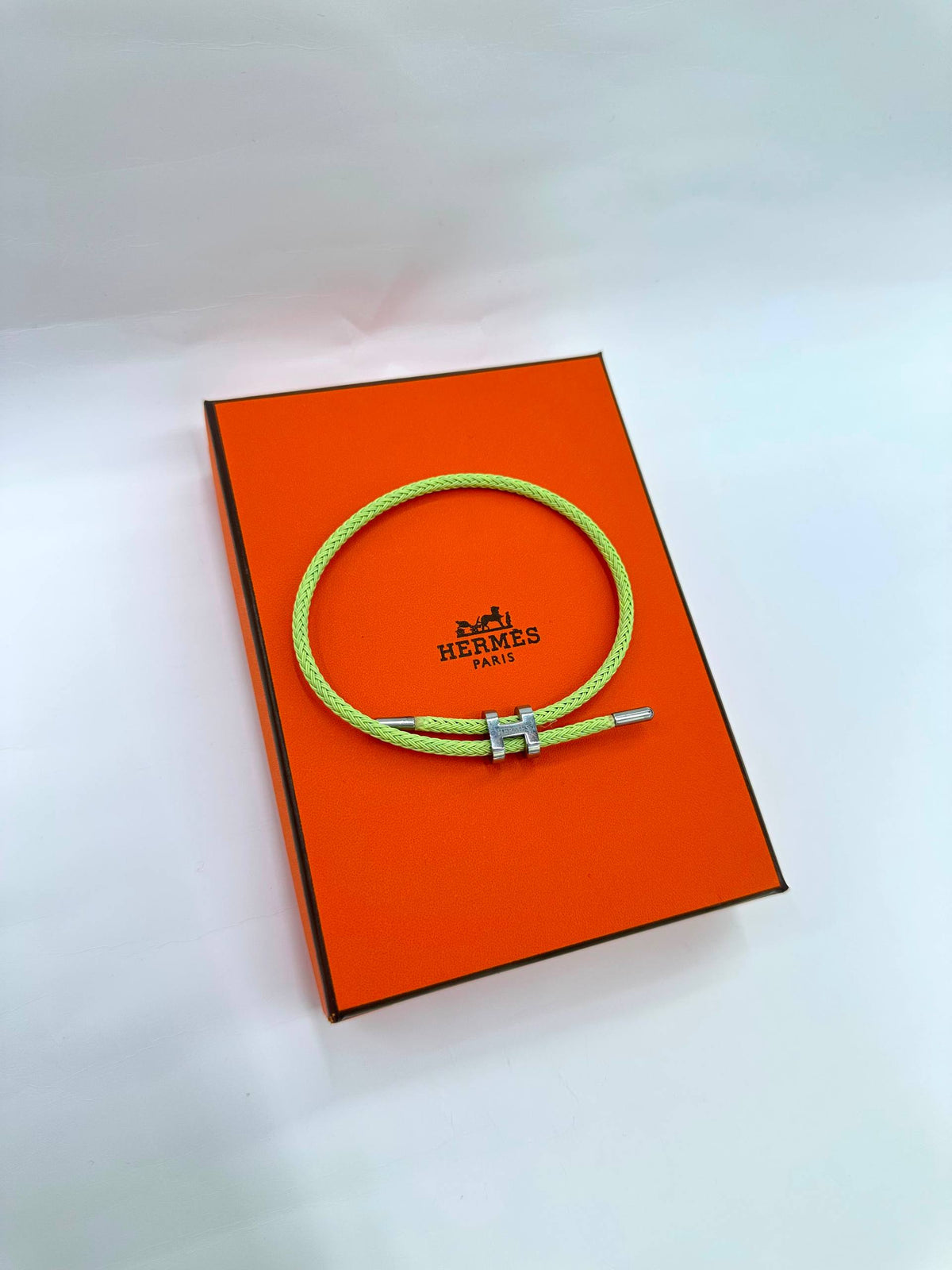 Hermes
Good quality 
Bracelet 
With black boxes
20 dhs🇦🇪🇦🇪

With normal boxes and 
Paper bag
30 dhs🇦🇪🇦🇪

With original boxes
40 dhs🇦🇪🇦🇪

Zain216
♥️♥️♥️