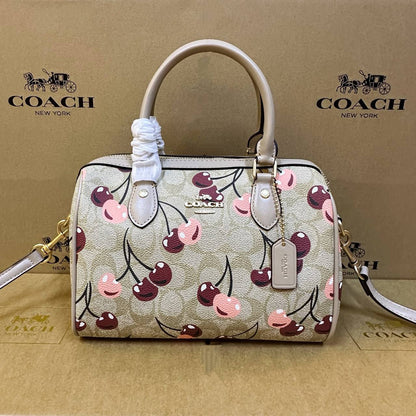 COACH 
HIGH QUALITY 
WITH BOX 
120 dhs💓
25cm

Zain39
♥️♥️♥️