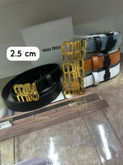 Leather belt

with box 
🎁🎁🎁

60 dhs✅

Zain190
♥️♥️♥️