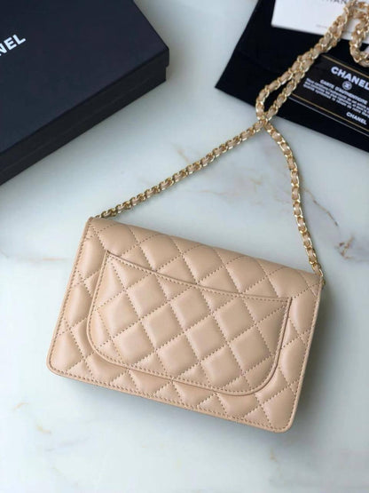 💗  Chanel wac

1️⃣ First quality +🎁

Size : 20 * 14 cm
85 dhs🇦🇪🇦🇪

 with box 🎁
Zain115
♥️♥️♥️