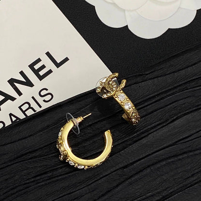 CHANEL SET 
Necklace 😍
Bracelet 🦋
Earring ✨
Master quality 💯
With normal boxes 🗃️ 
240 dhs🇦🇪🇦🇪

With master box 📦 
290 dhs🇦🇪🇦🇪

Zain216
♥️♥️♥️
