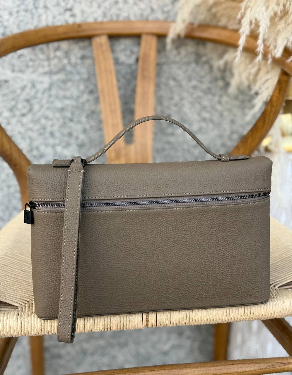 LORO PIANA
29cm
390 dhs✅
Top quality 
With box🎁

Zain167
♥️♥️♥️