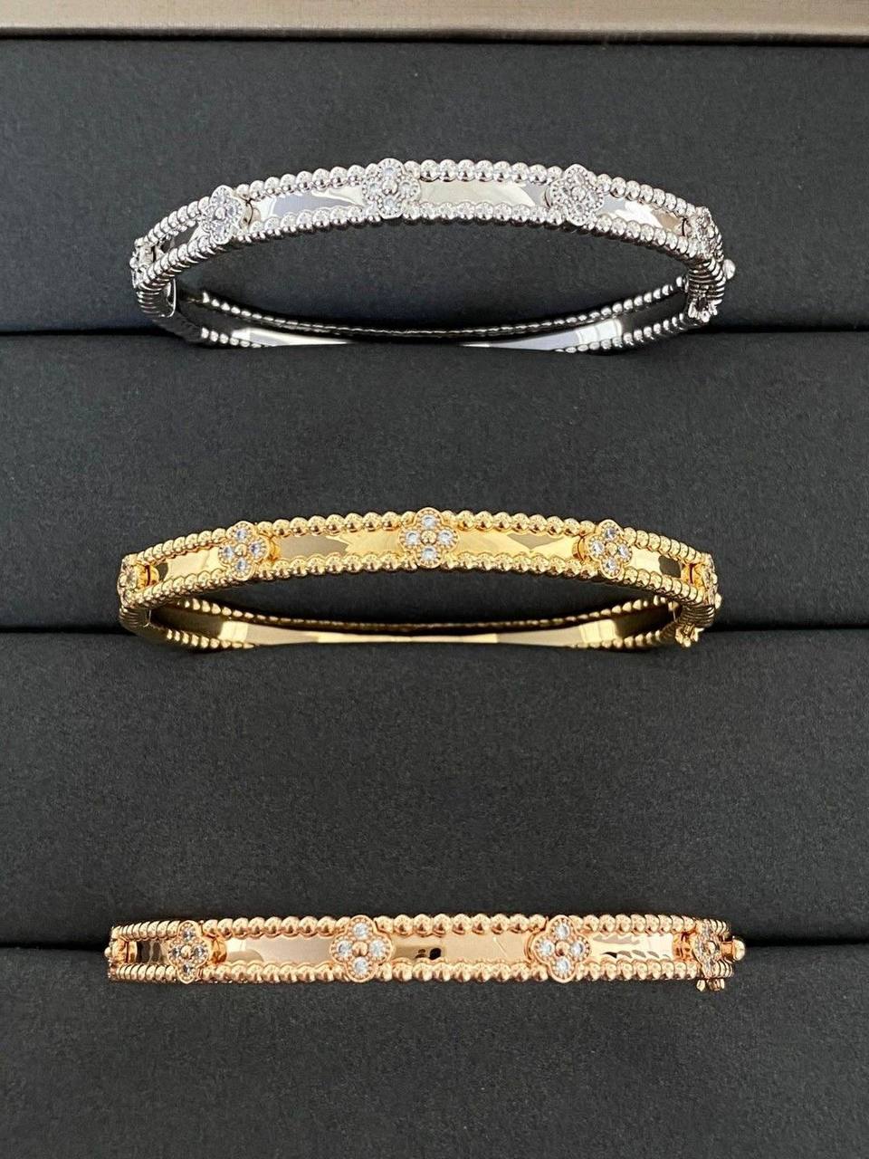 VCA Bangle ☘️
Master quality 

Each 👈
*85* AED normal box 📦 
*120* AED original box 🗃️

Zain48
♥️♥️♥️