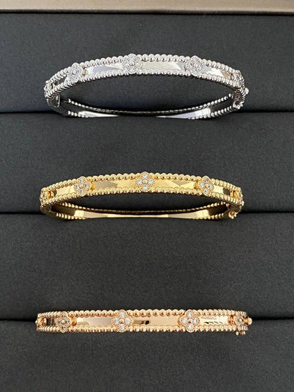 VCA Bangle ☘️
Master quality 

Each 👈
*85* AED normal box 📦 
*120* AED original box 🗃️

Zain48
♥️♥️♥️