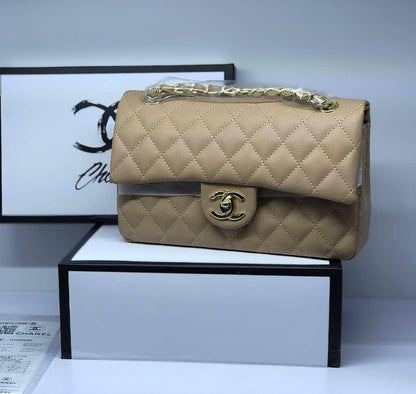 Chanel 

115 dhs❣️

With box 📦 
🎁🎁🎁

Size 25 cm. 

Zain175
♥️♥️♥️