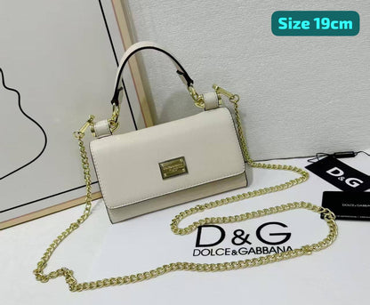 D&G

Good quality 
with box 
100 dhs🇦🇪🇦🇪🇦🇪

Zain186
♥️♥️♥️