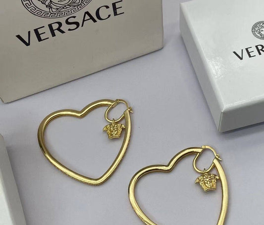 Versace Earring* 🎊
Master quality 

60 dhs❣️
normal box🎁

Zain48
♥️♥️♥️