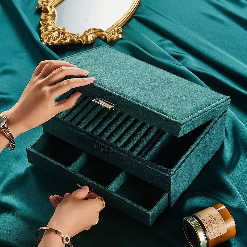 Jewelry boxes are now on sale , limited stock, good quality 
120 dhs🪙💚

Zain39
♥️♥️♥️