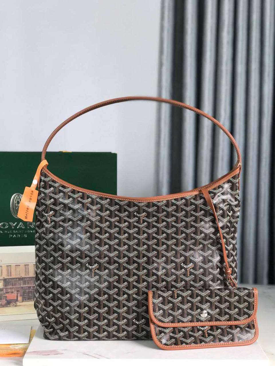 Goyard🙋🏻‍♀️💕
Master🌺🌺
34cm🫶🏼🫶🏼 
240 dhs💓

Zain297
♥️♥️♥️