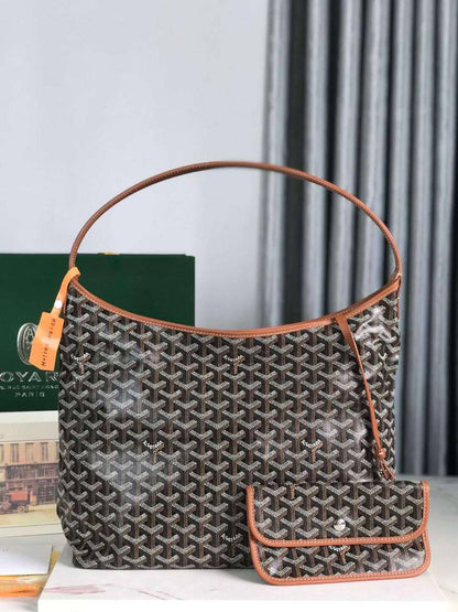 Goyard🙋🏻‍♀️💕
Master🌺🌺
34cm🫶🏼🫶🏼 
240 dhs💓

Zain297
♥️♥️♥️