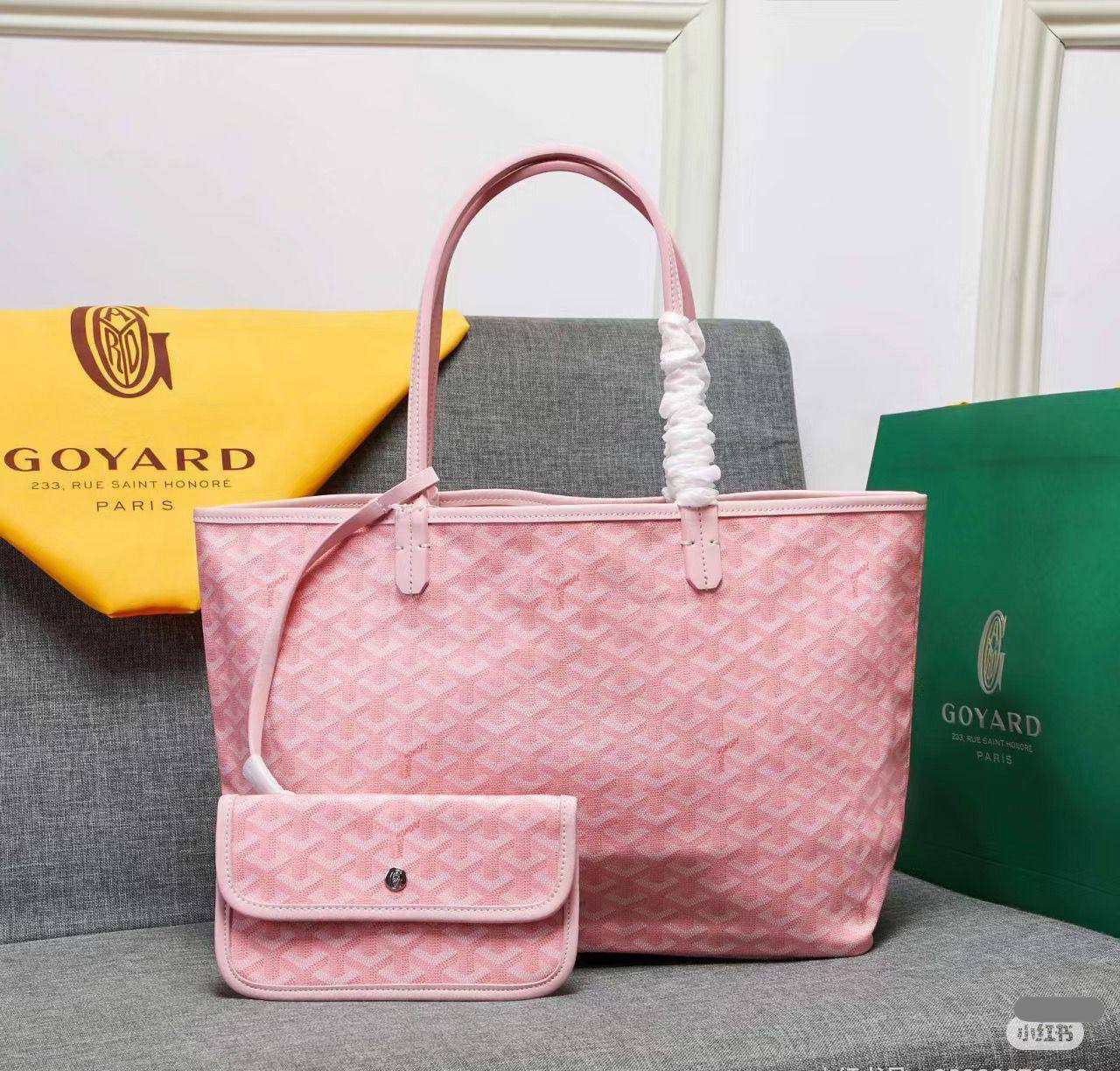 🌼 Goyard 
1️⃣ First quality 
Size : 46 * 27 cm
80 dhs✅

Zain115
♥️♥️♥️