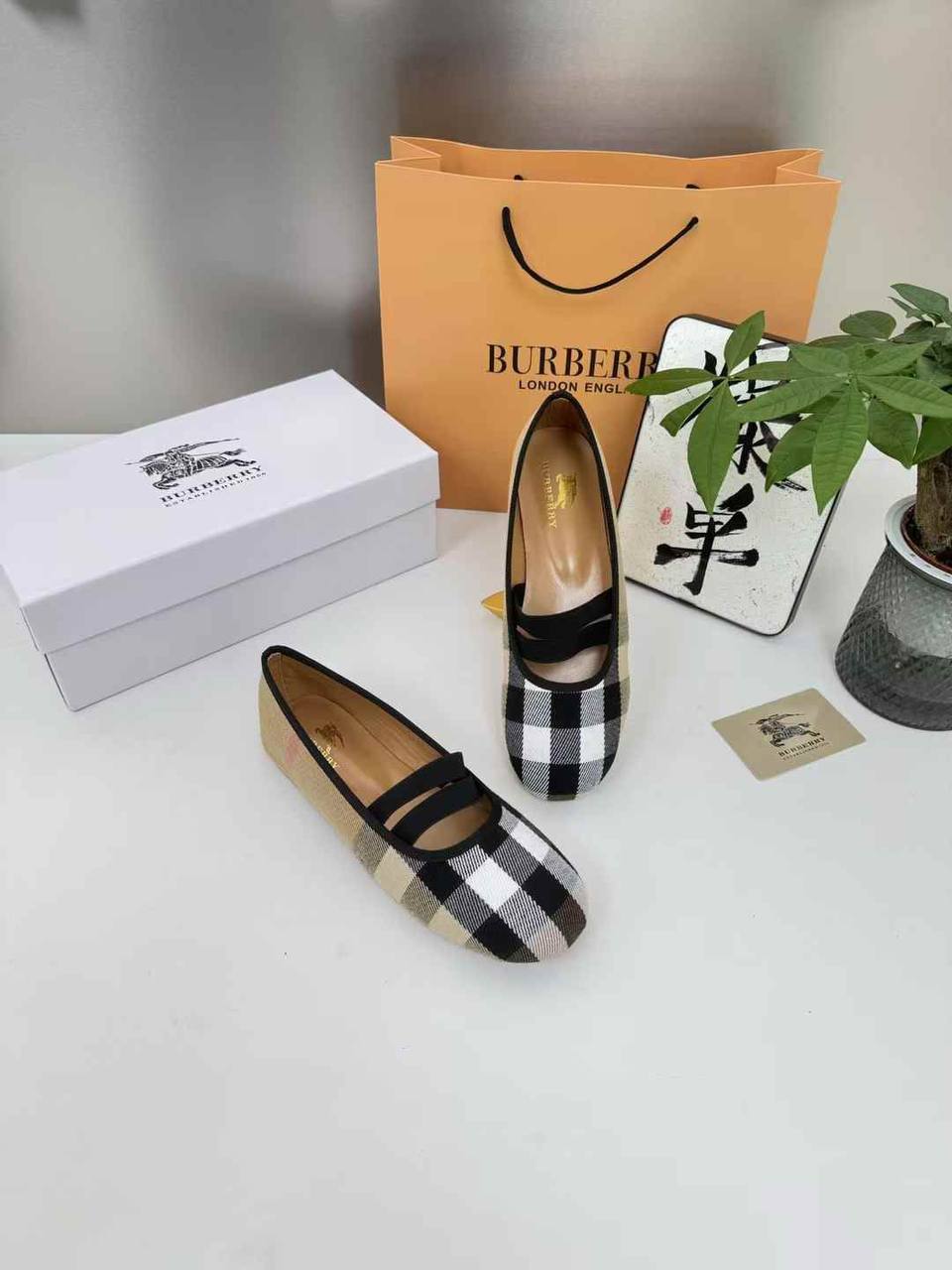 NEW CAME 
GOOD QUALITY 
BURBERY 

85 dhs🪙
Size 36 to 41 

WITHBOX PAPER BAG 💼
🎁🎁🎁

Zain40
♥️♥️♥️