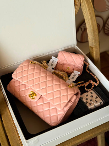 New Collection✨✨✨
CHANEL
25cm
450 dhs✅
*FULL SET(GIFT BOX)😍😍*
*MASTER QUALITY*
With box

Zain167
♥️♥️♥️