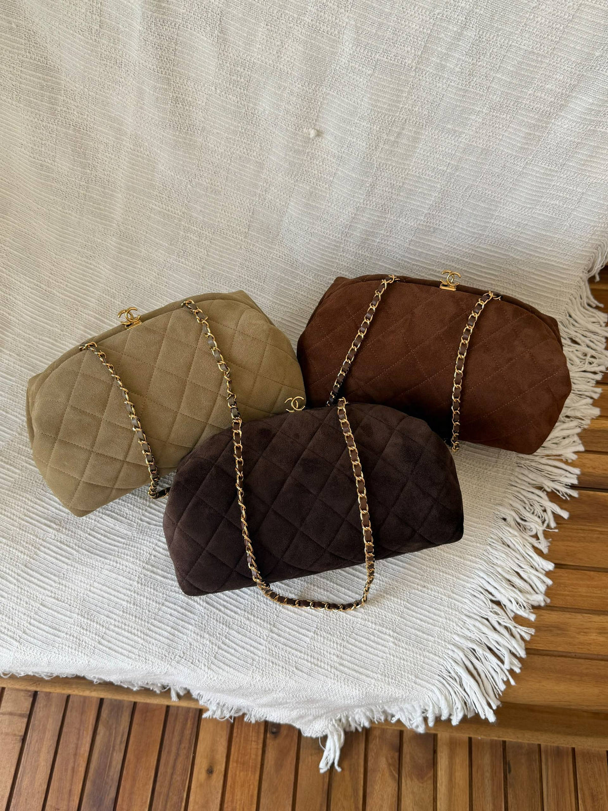 Chanel
Suede Maxi Clutches

For Price 👇 WhatsApp✅
0568585901 
0507557372
0552275751 Owner Zain 👌

Zain317
♥️♥️♥️