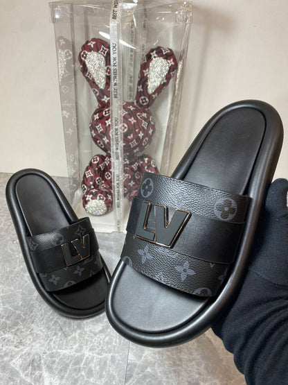 RAMADAN 
OFFER OFFER 🤩🤩
LV slippers
120 dhs🇦🇪

Zain242
♥️♥️♥️
