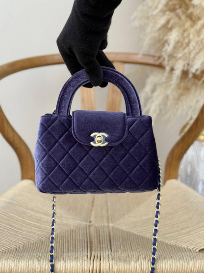CHANEL
20cm
350 dhs✅
Top quality 
With box🎁

Zain167
♥️♥️♥️