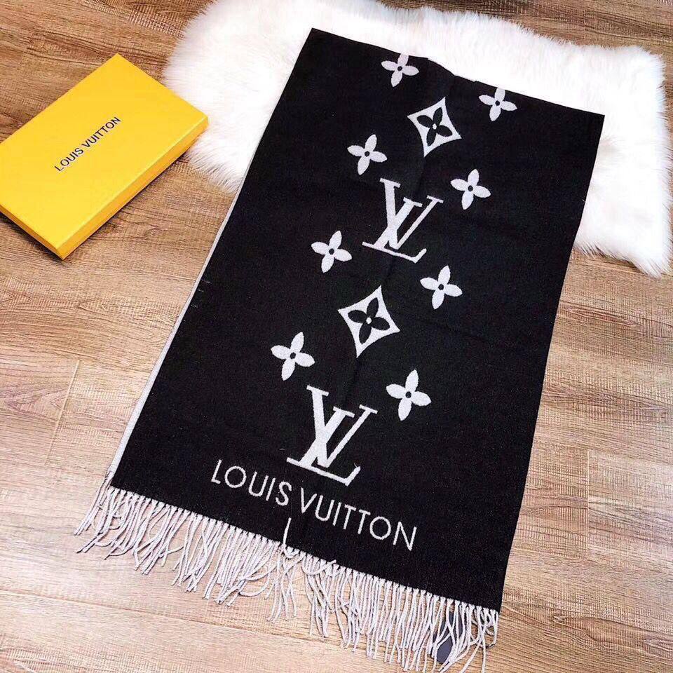 Coming new stock
Winter scarf 
45 dhs🪙🌨️

Zain93
♥️♥️♥️