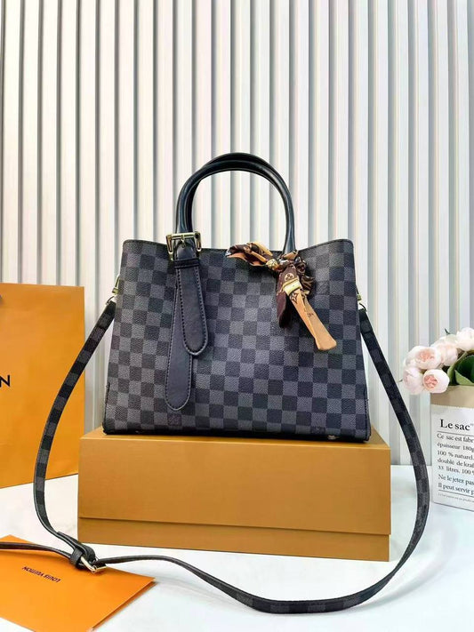 LV
with box 
🎁🎁🎁

120 dhs🪙🌨️

Zain177
♥️♥️♥️