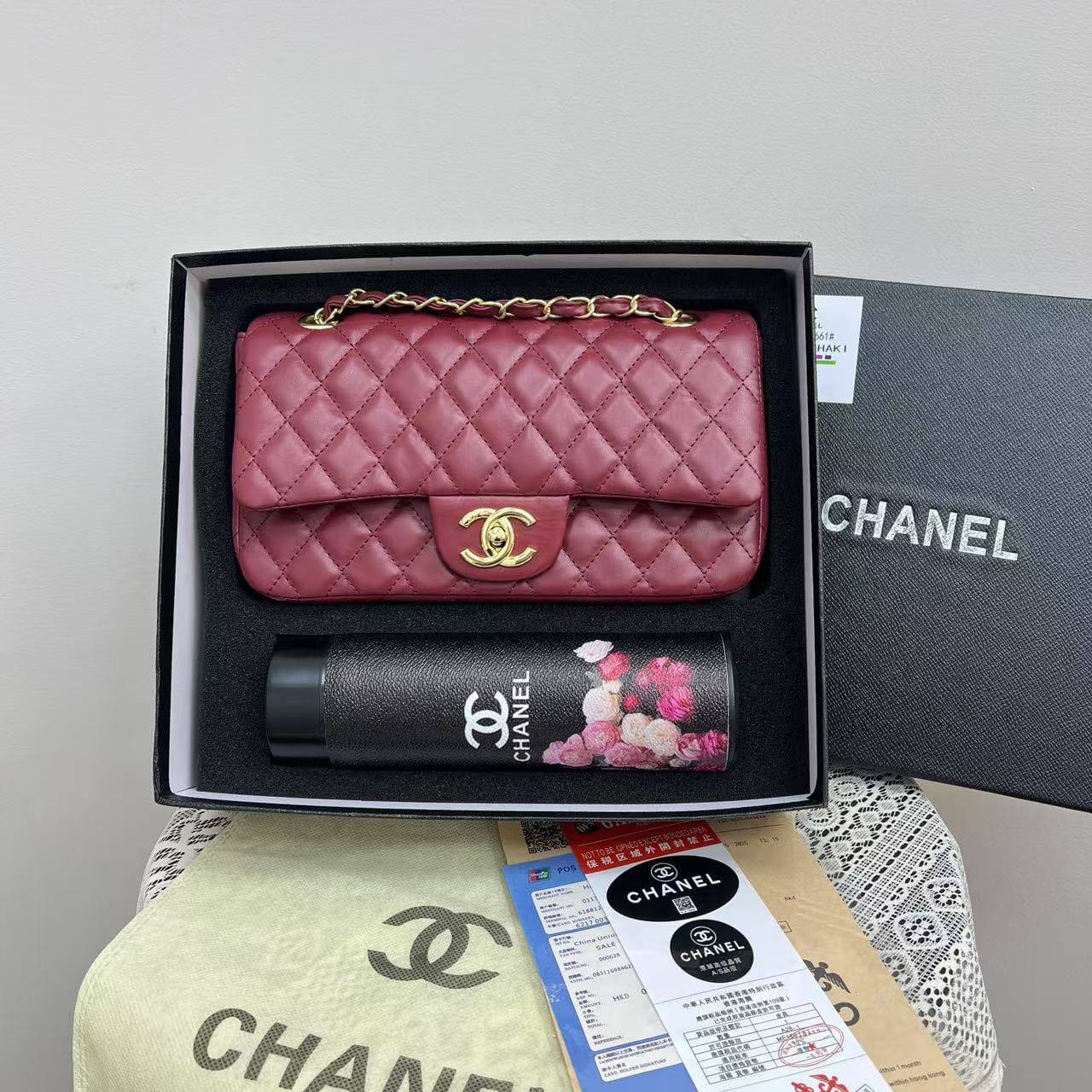 Chanel Set

with box
🎁🎁🎁

115 dhs✅

Zain232
♥️♥️♥️
