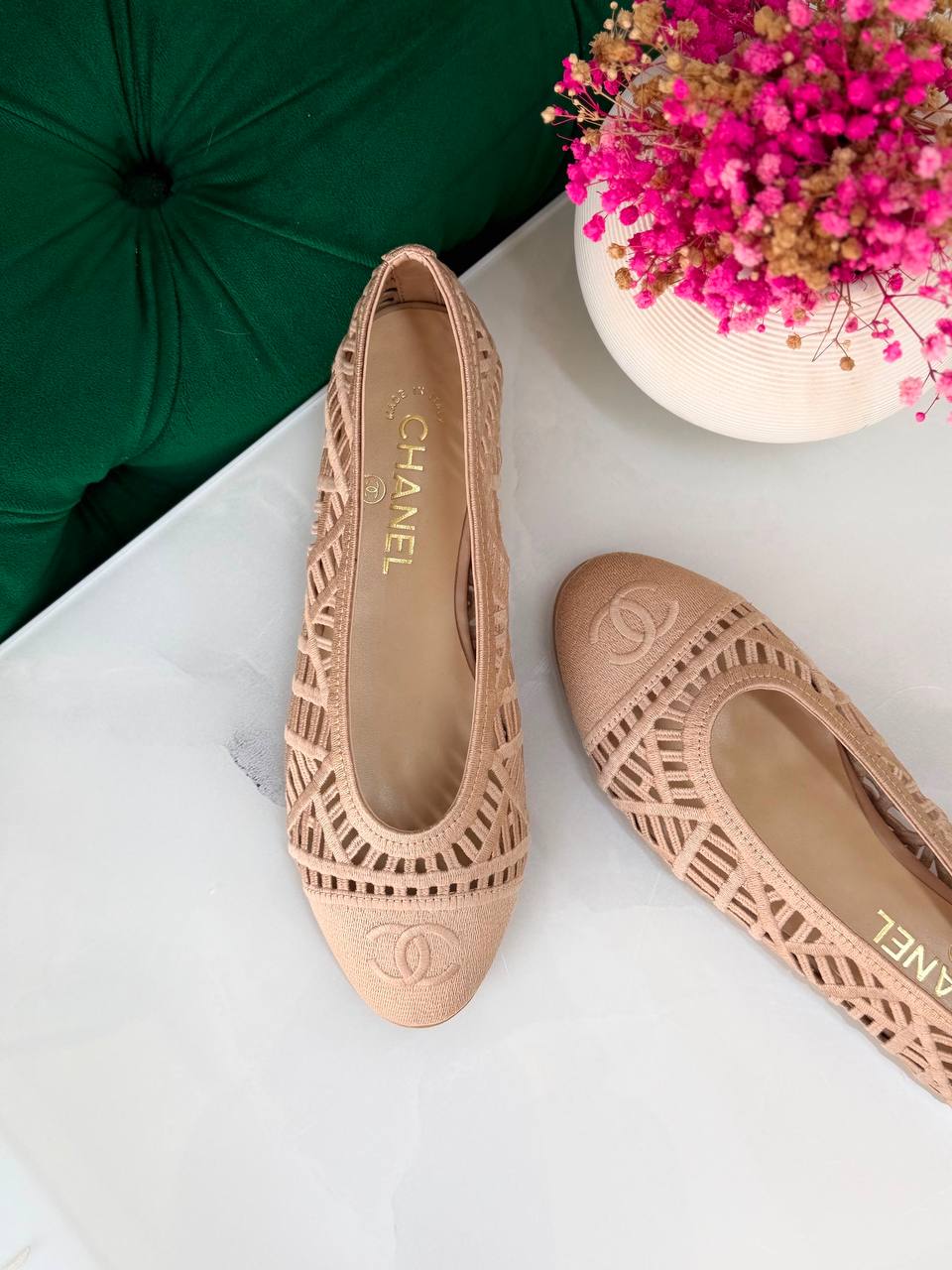 Chanel 
Vip quality 
Size:36 to 41
450 dhs🇦🇪🇦🇪

Zain113
♥️♥️♥️