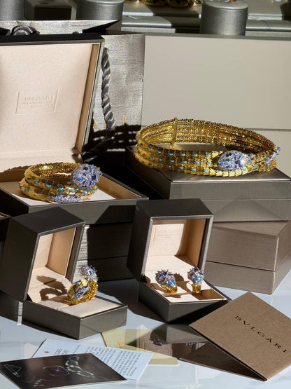 Bvlgari
  Snake New Collection 😍
Quality: Super Master 
* ⁠Choker
* ⁠Earring 
* ⁠Ring
* ⁠Bracelet
For Price 👇 WhatsApp✅
0568585901 
0507557372
0552275751 Owner Zain 👌

Zain268
♥️♥️♥️