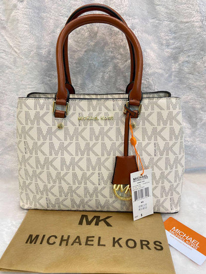 MK 
90 dhs✅
size 32×14×22cm

Zain42
♥️♥️♥️