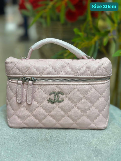 Chanel
Good quality 

with box
🎁🎁🎁

95 dhs🌺

Zain186
♥️♥️♥️