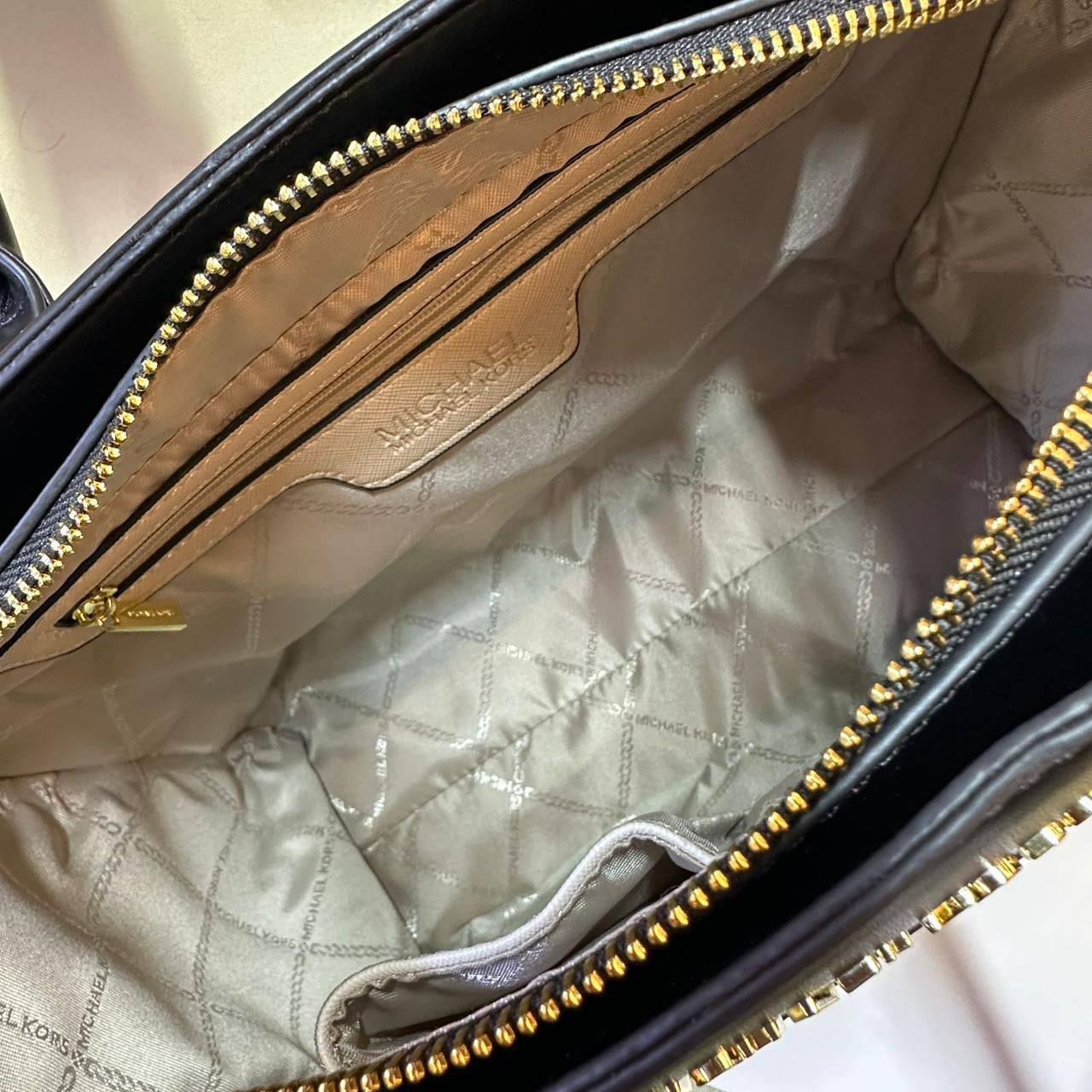 MK 
 GOOD QUALITY 
100 dhs✅

Zain39
♥️♥️♥️