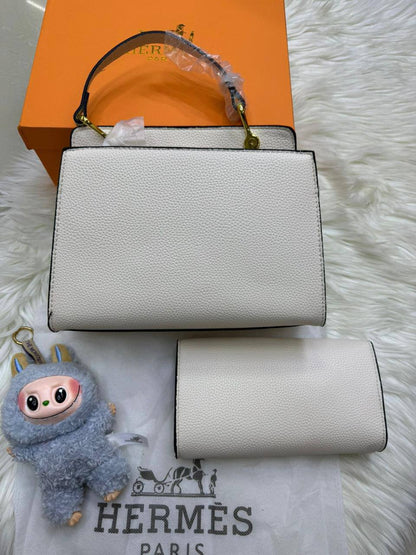 💞 Hermes 2 in 1
1️⃣ First quality ＋🎁
Size : 25 * 13 * 16 cm
95 dhs🇦🇪
with box🎁

Zain115
♥️♥️♥️