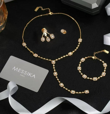 MESSIKA SET 
MASTER ✨💫
NECKLACE BRACELET EARRINGS
WITH BOX AND PAPER BAG 🛍️🎁
140 DHS✅

Zain89
♥️♥️♥️