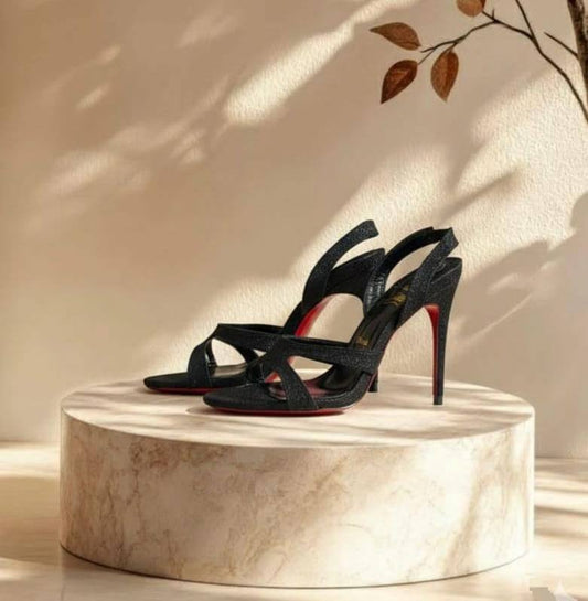 Christian Louboutin
🍁 *SIZE:  36 TO 41*🍁
230 dhs✅

Zain224
♥️♥️♥️