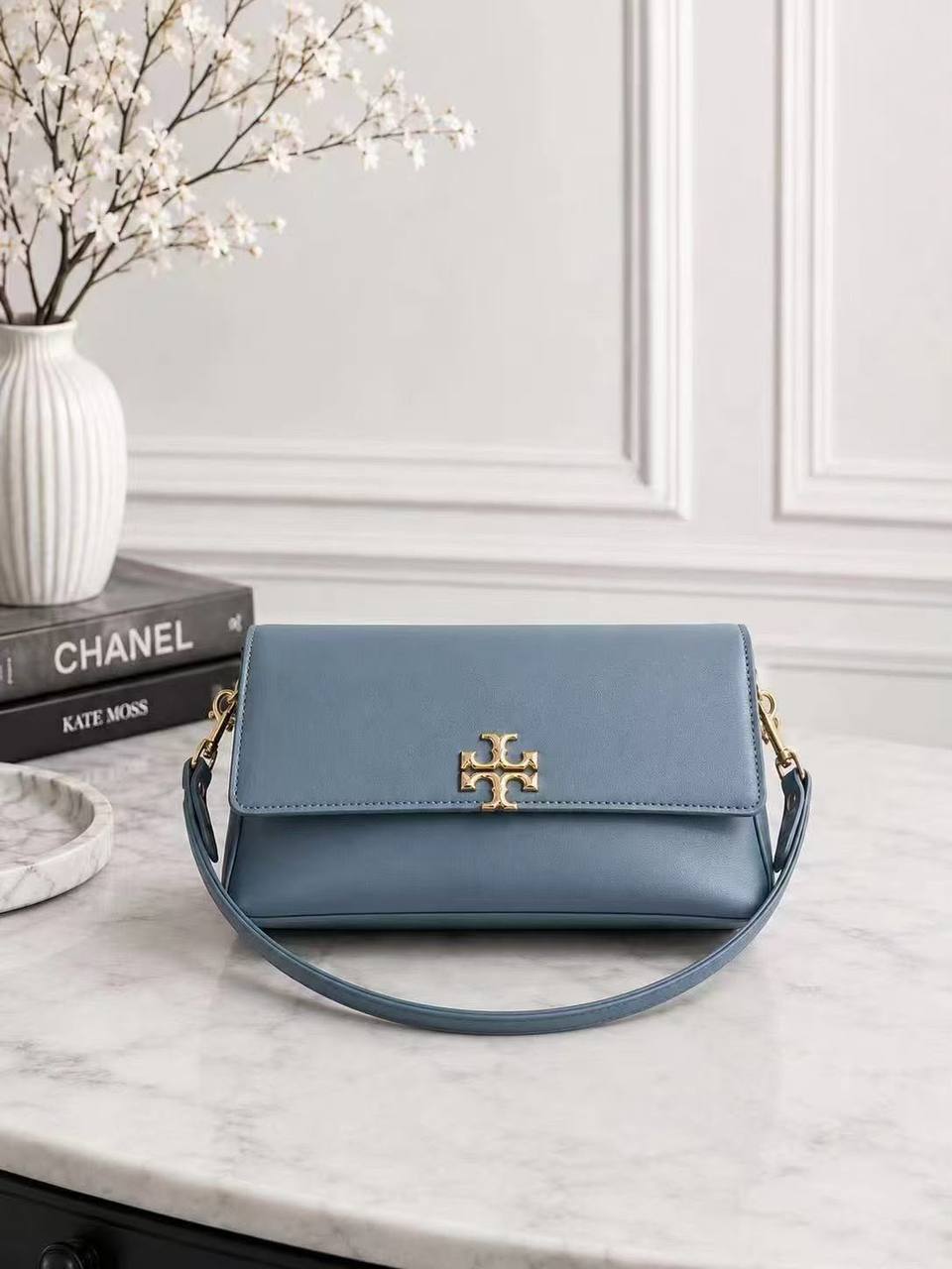 Tory Burch
withbox 
95 dhs🇦🇪🇦🇪

Zain143
♥️♥️♥️