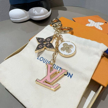 65 dhs🪙💕 
keychain And Bag Charm

Zain89
♥️♥️♥️