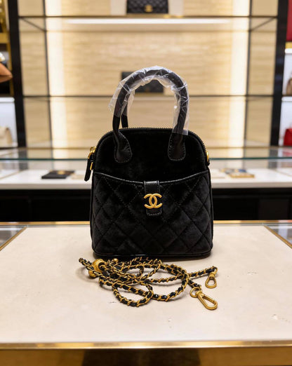Chanel
110 dhs✅
with box
Size:18.5/718

Zain07
♥️♥️♥️